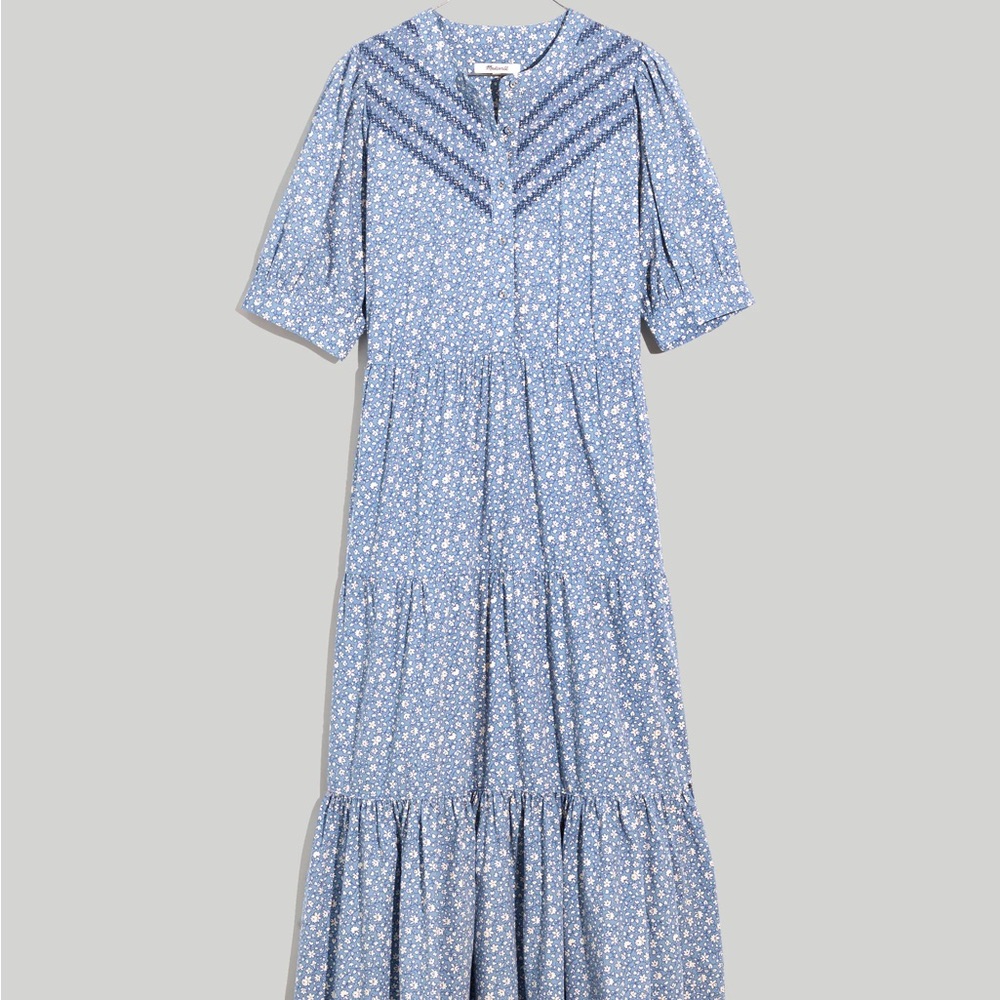 Adorable Madewell embroidered puffed sleeve dress. Excellent condition.